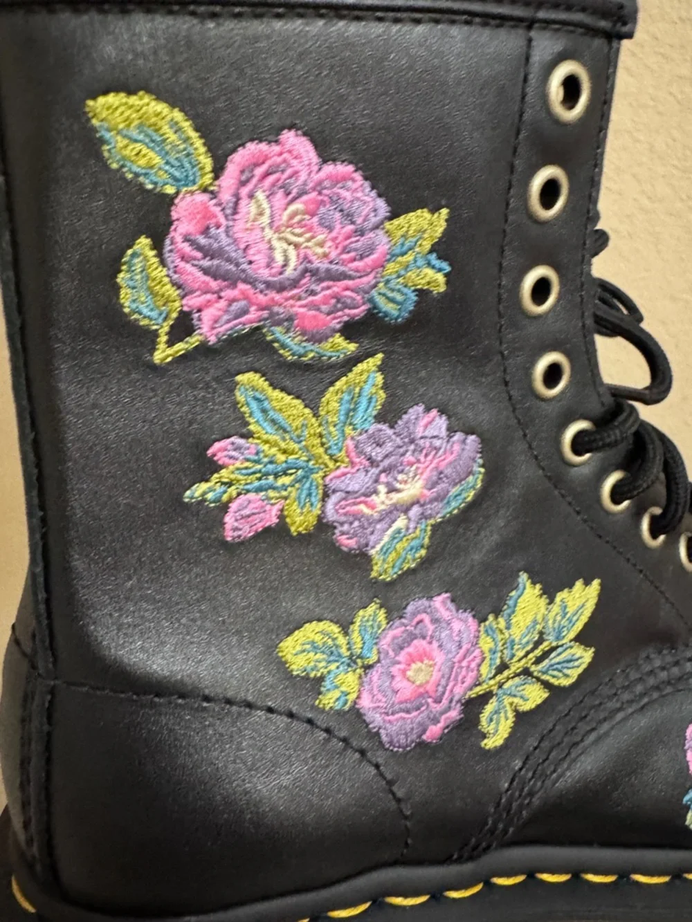 Women DR MARTENS 1469 Vonda II Embroidered floral rose whimsical leather boots 6 - Picture 3 of 9